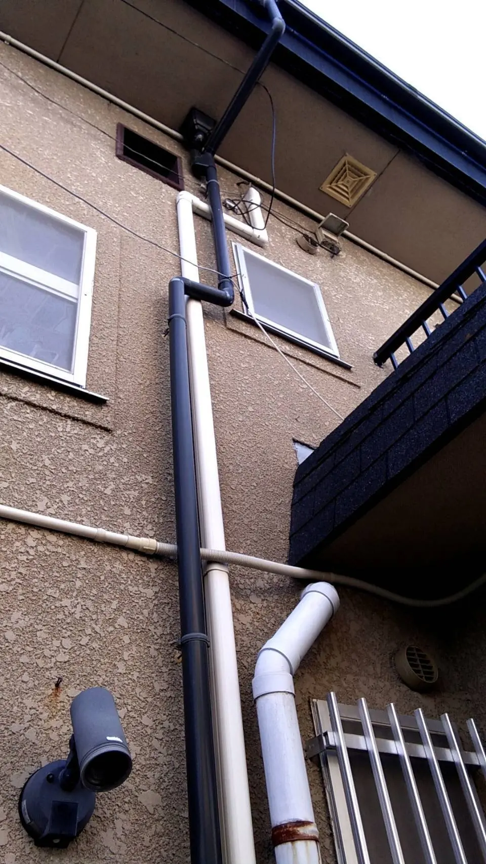 京都エリアでは、狭小スペースへの壁掛け室外機や特殊設置など、住宅事情に配慮した施工に対応しています